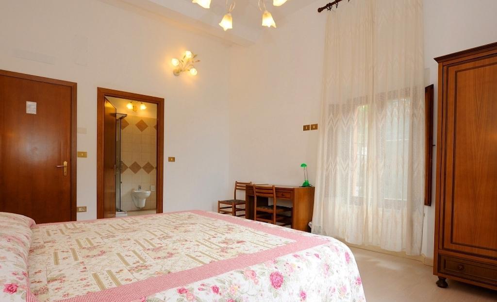 Hotel San Sebastiano Perugia Room photo